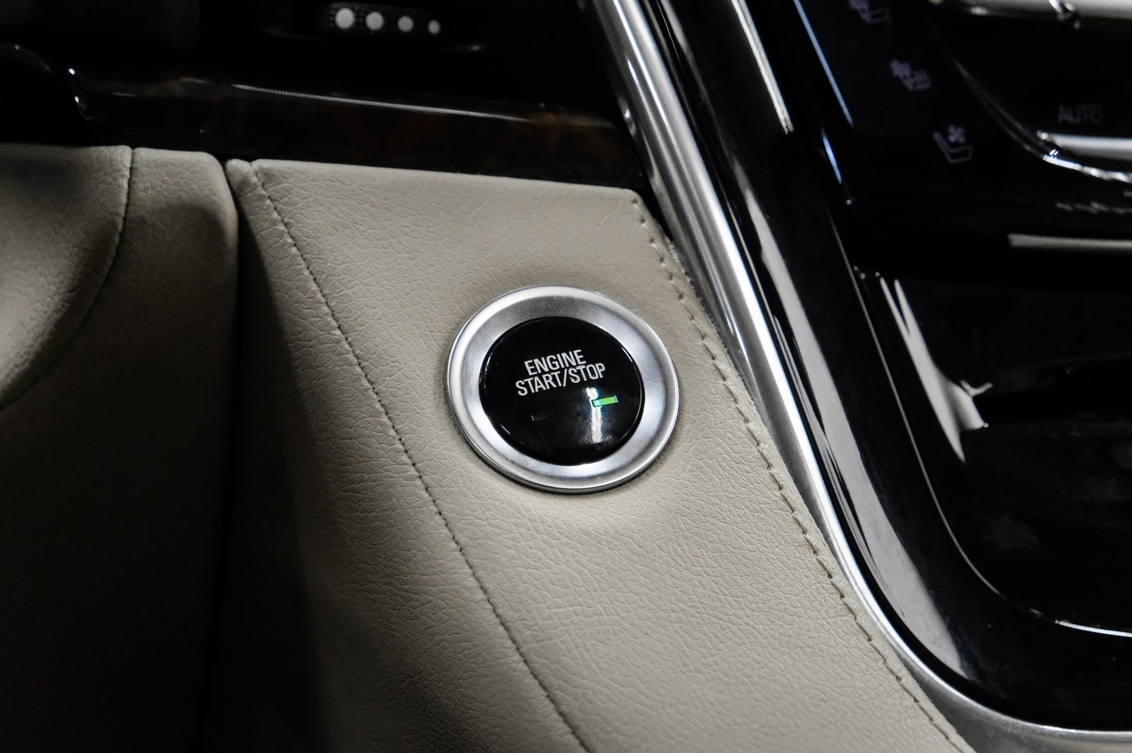 2015 Cadillac Escalade 2WD 4dr Luxury 19