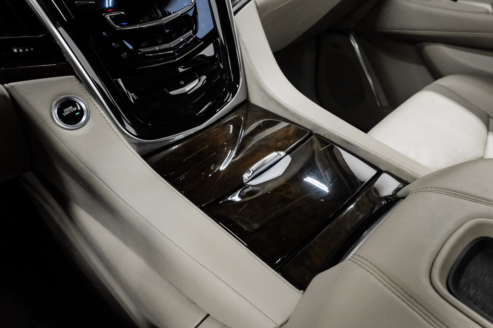 2015 Cadillac Escalade 2WD 4dr Luxury 28