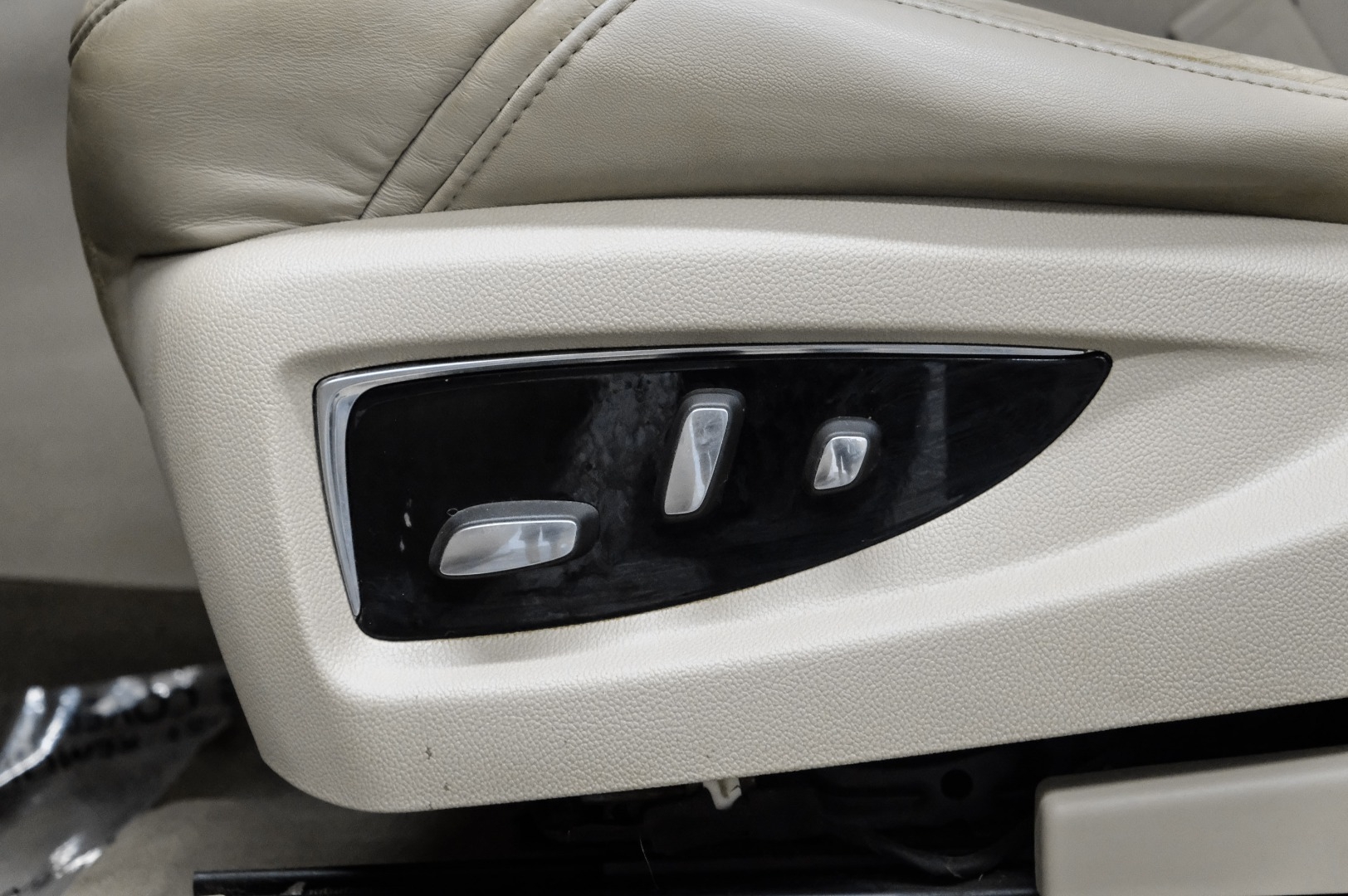 2015 Cadillac Escalade 2WD 4dr Luxury 30