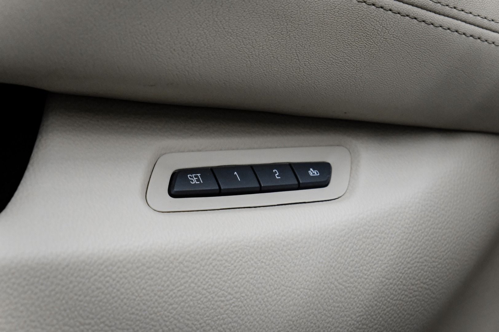2015 Cadillac Escalade 2WD 4dr Luxury 40