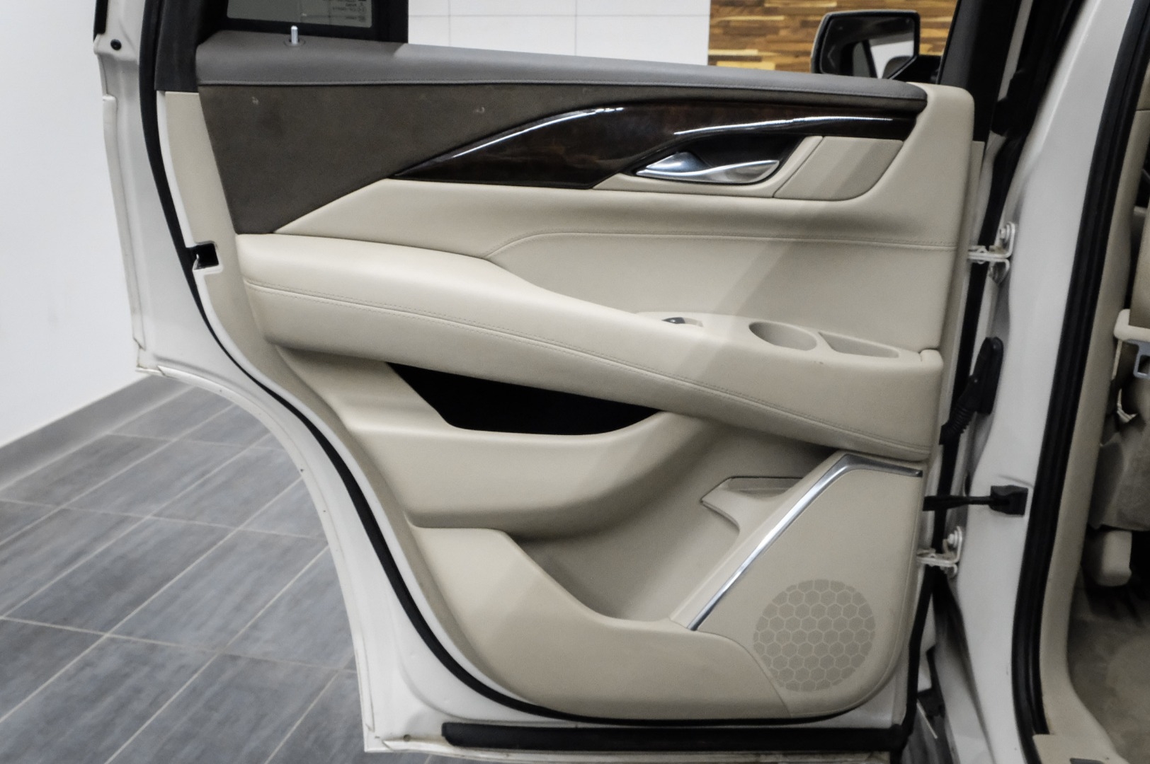 2015 Cadillac Escalade 2WD 4dr Luxury 42