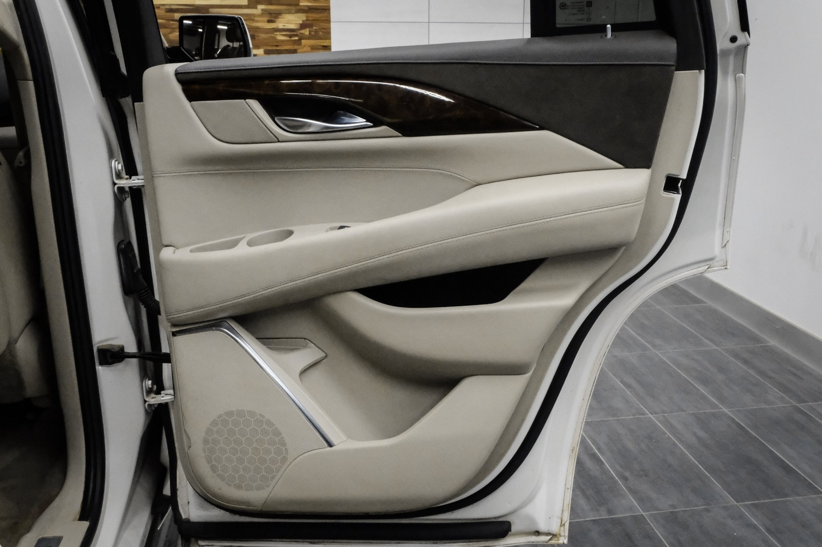 2015 Cadillac Escalade 2WD 4dr Luxury 43