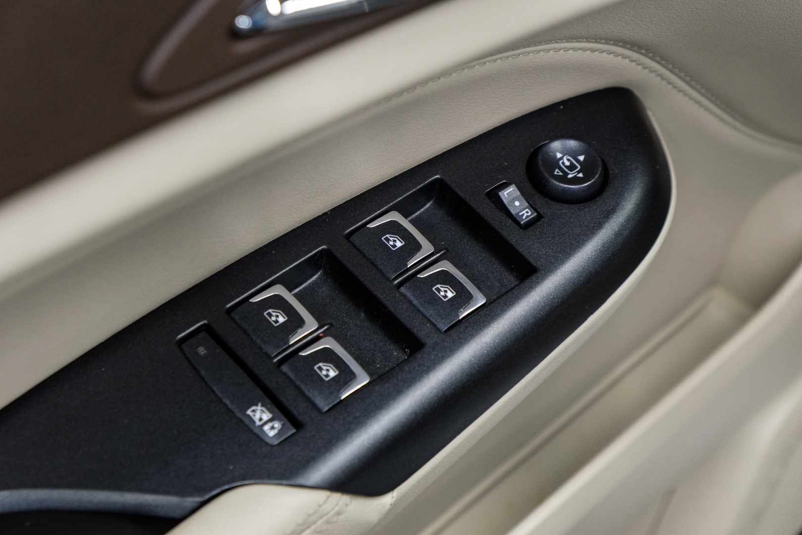 2016 Cadillac SRX FWD 4dr Premium Collection 32