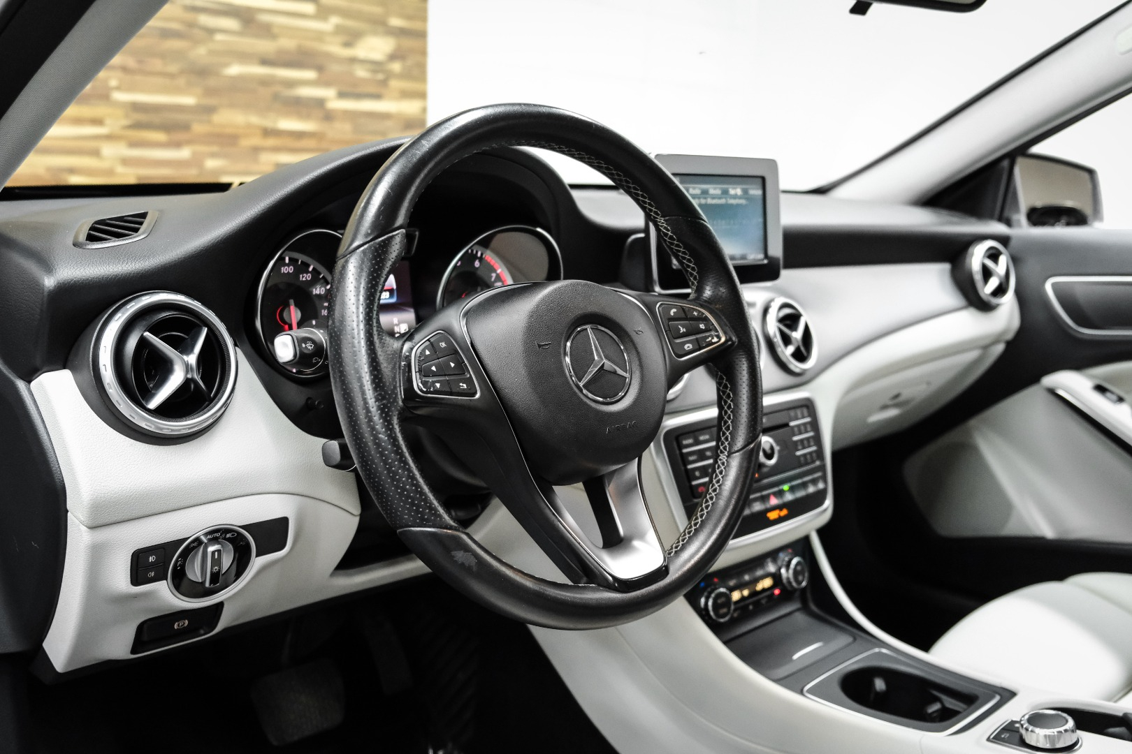 2016 Mercedes-Benz GLA 4MATIC 4dr GLA 250 13