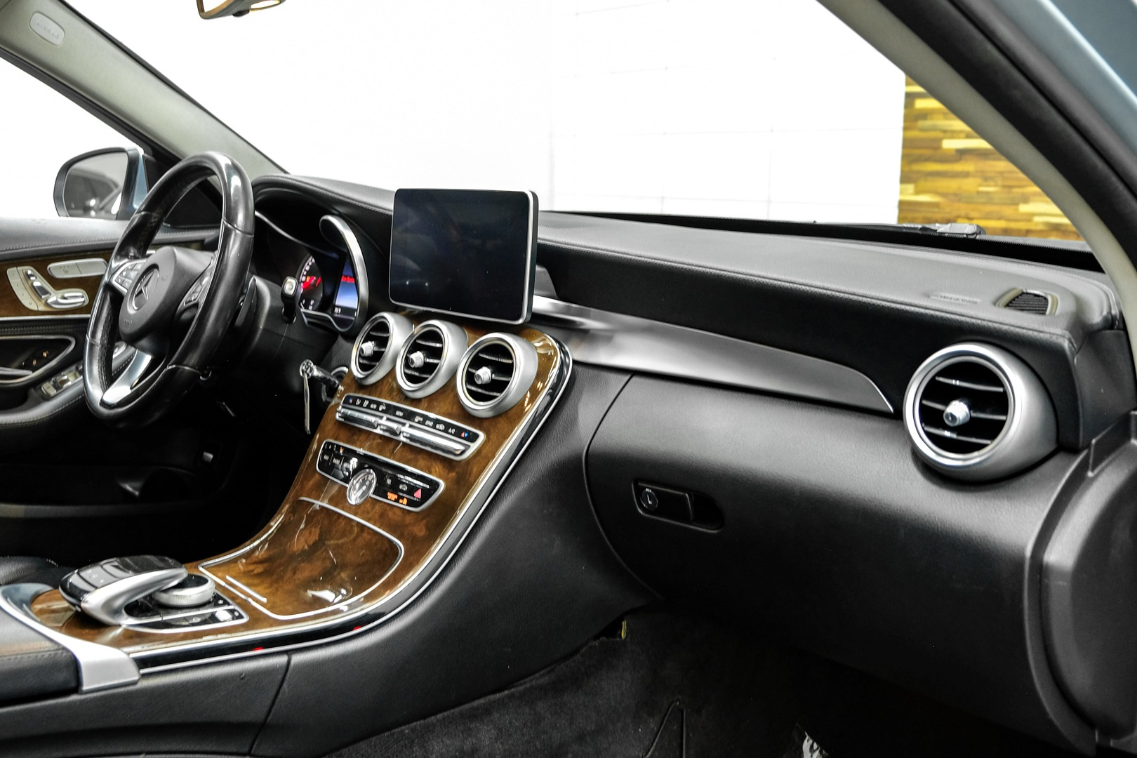 2016 Mercedes-Benz C-Class 4dr Sdn C 300 Luxury 4MATIC 9