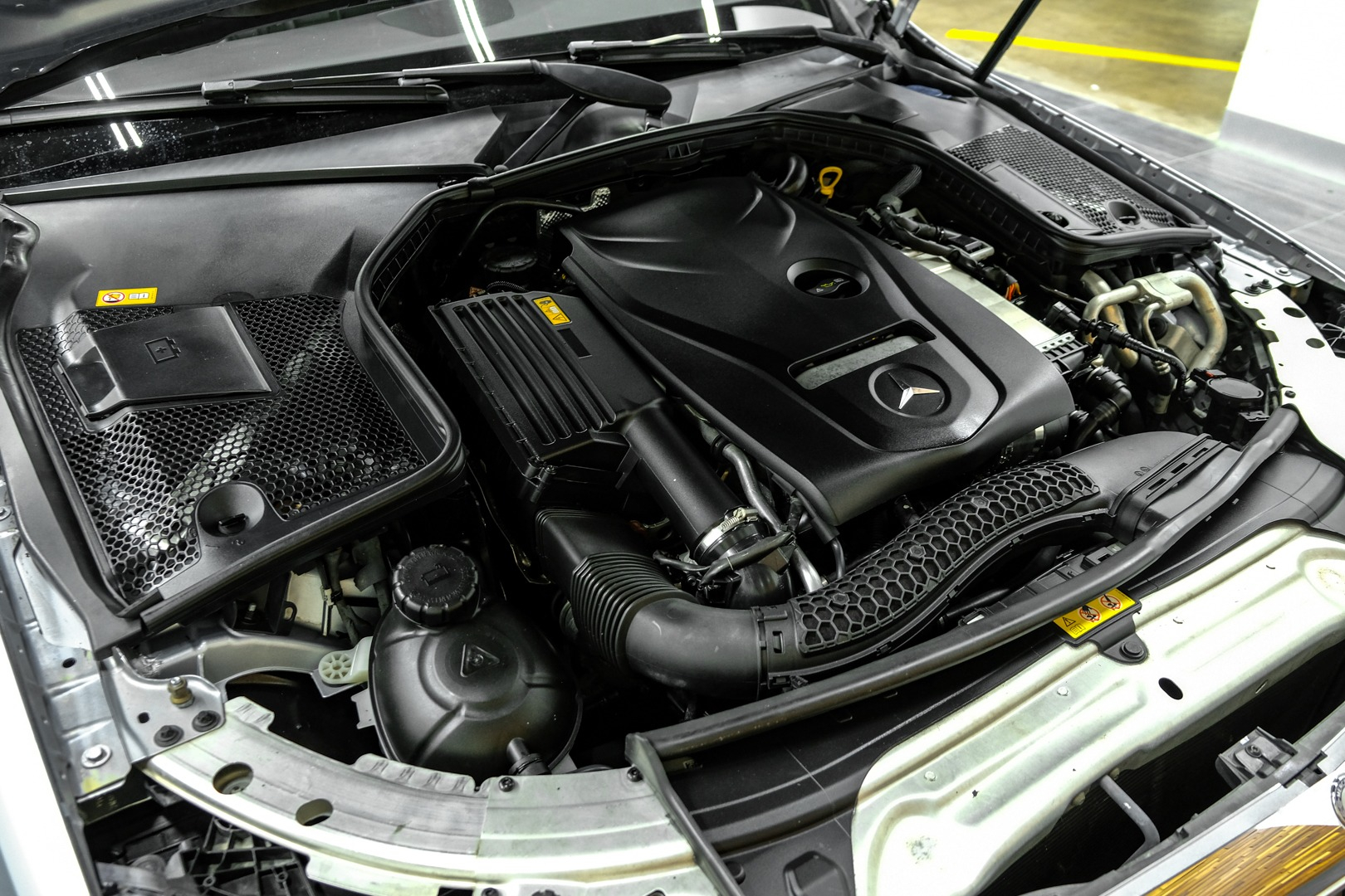 2016 Mercedes-Benz C-Class 4dr Sdn C 300 Luxury 4MATIC 46