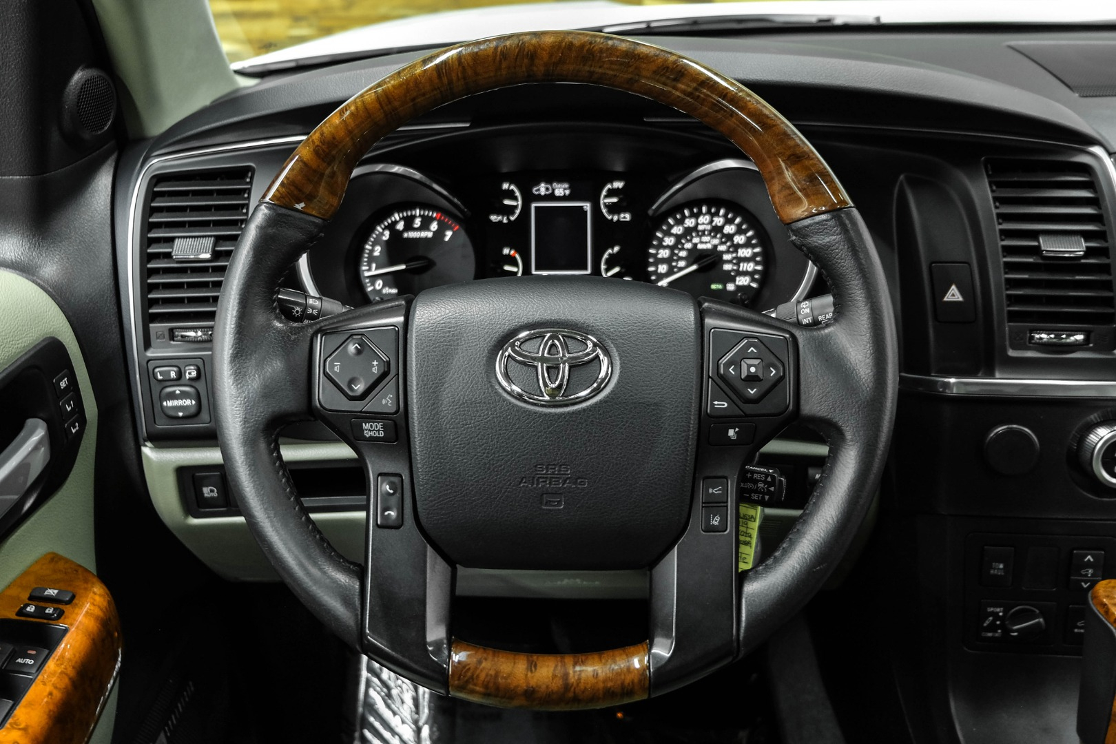 2019 Toyota Sequoia Platinum RWD 11