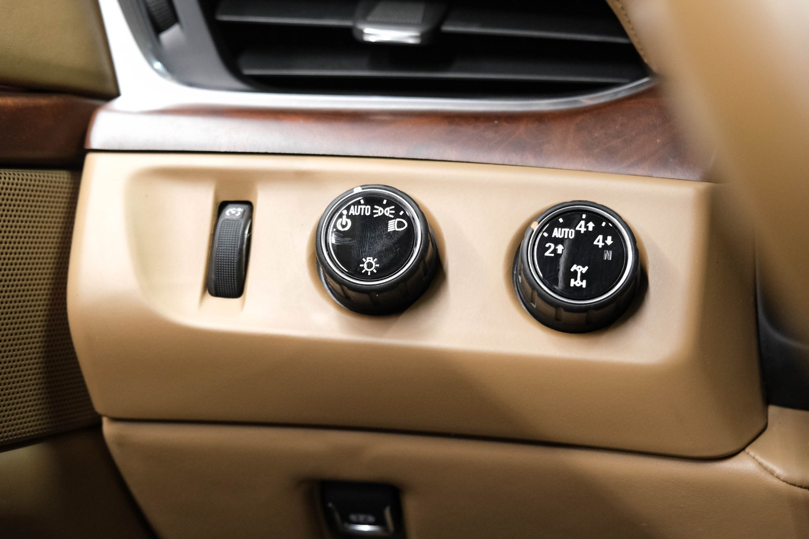 2016 Cadillac Escalade 4WD 4dr Platinum 24