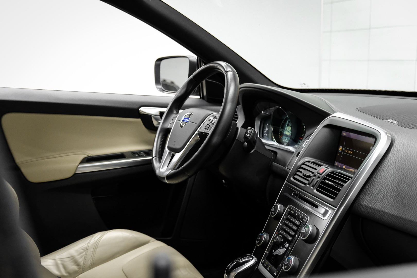 2015 Volvo XC60 FWD 4dr T5 Drive-E Platinum 10