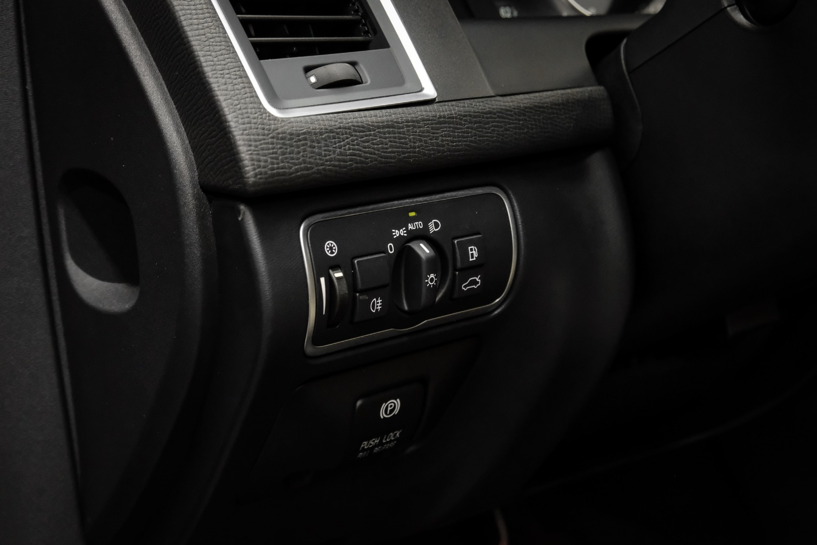 2015 Volvo XC60 FWD 4dr T5 Drive-E Platinum 25
