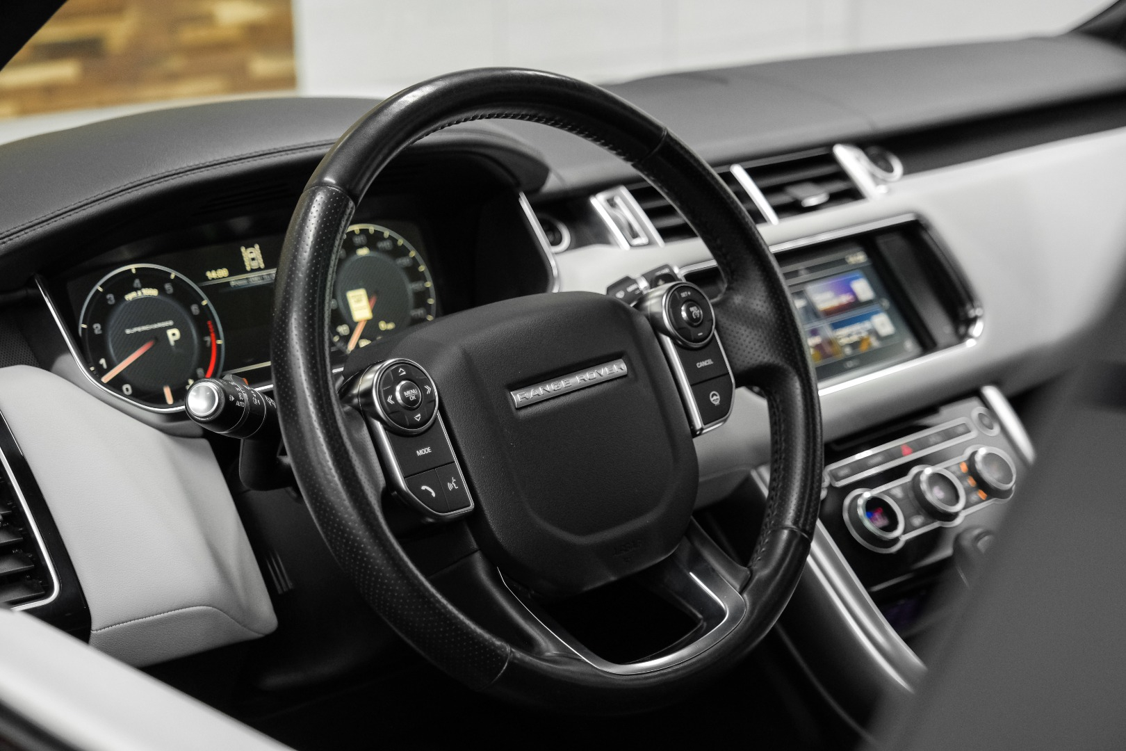 2016 Land Rover Range Rover Sport 4WD 4dr V8 Dynamic 19