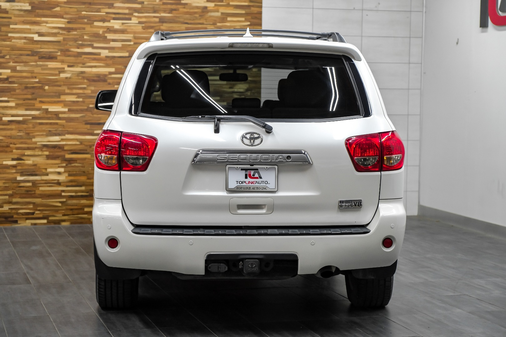 2016 Toyota Sequoia RWD 5.7L Platinum 16