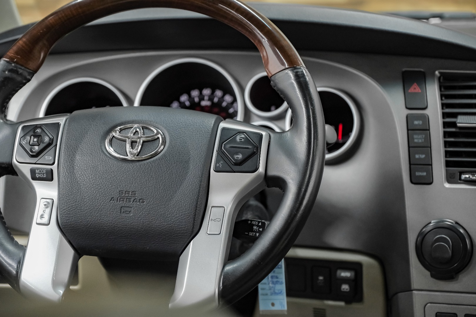 2016 Toyota Sequoia RWD 5.7L Platinum 25