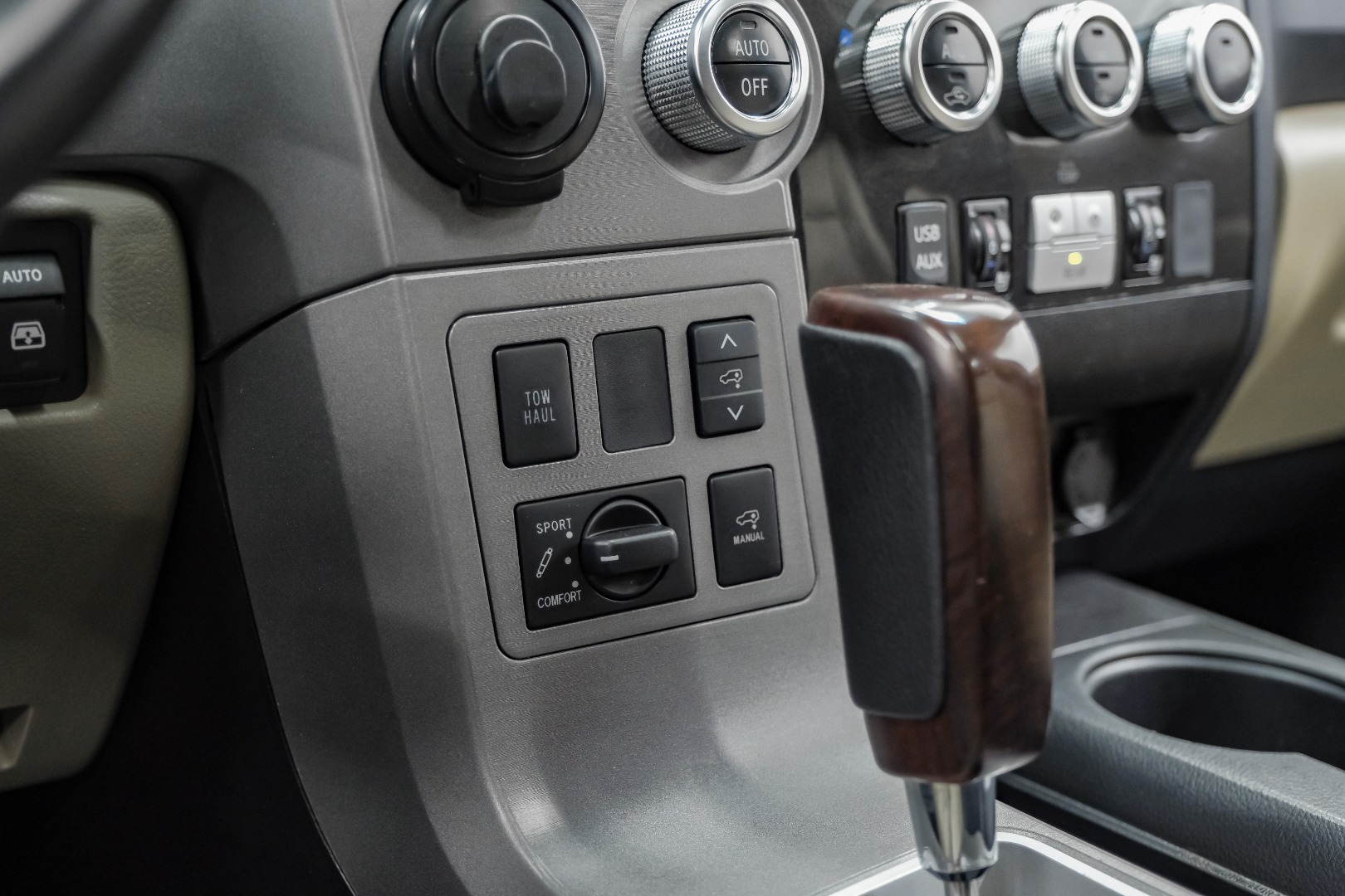 2016 Toyota Sequoia RWD 5.7L Platinum 31