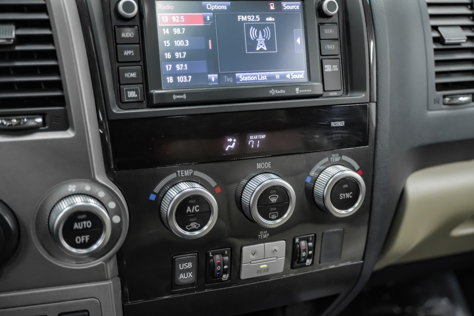 2016 Toyota Sequoia RWD 5.7L Platinum 33