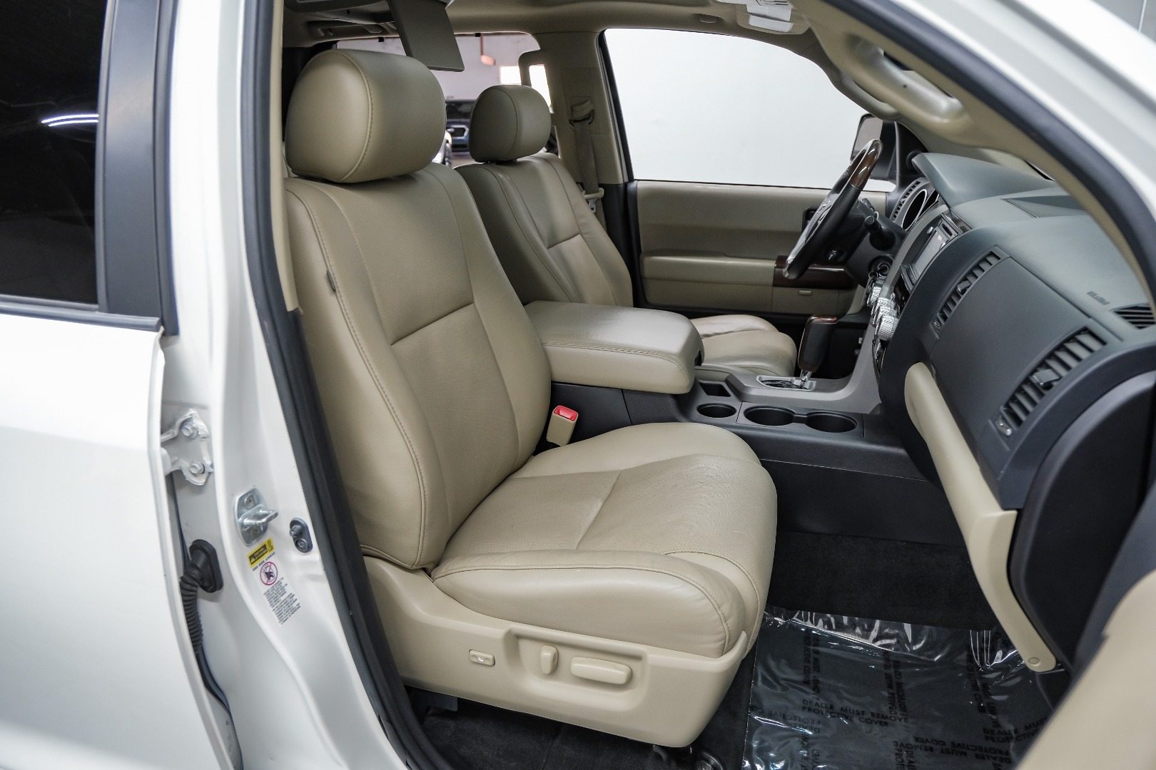 2016 Toyota Sequoia RWD 5.7L Platinum 46