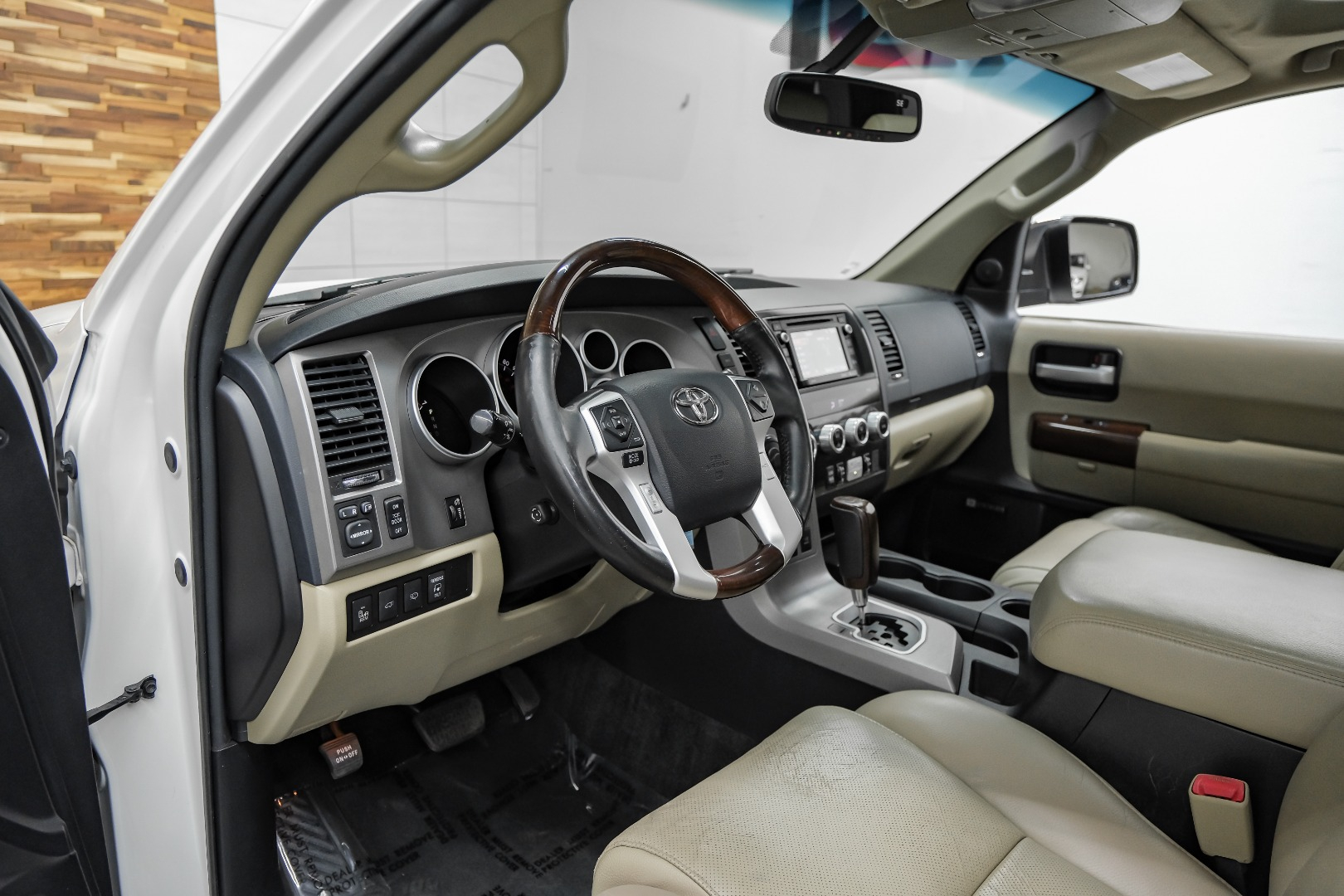 2016 Toyota Sequoia RWD 5.7L Platinum 3