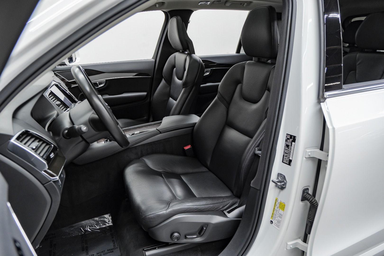 2018 Volvo XC90 T5 FWD 7-Passenger Momentum 4