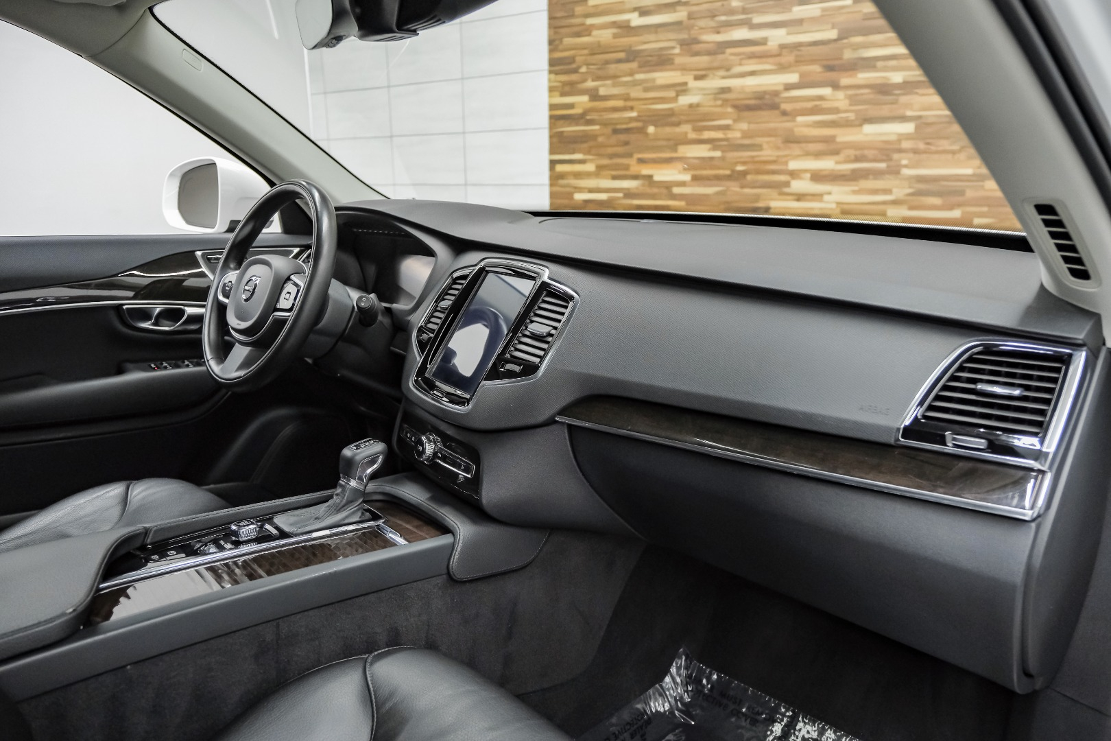2018 Volvo XC90 T5 FWD 7-Passenger Momentum 20