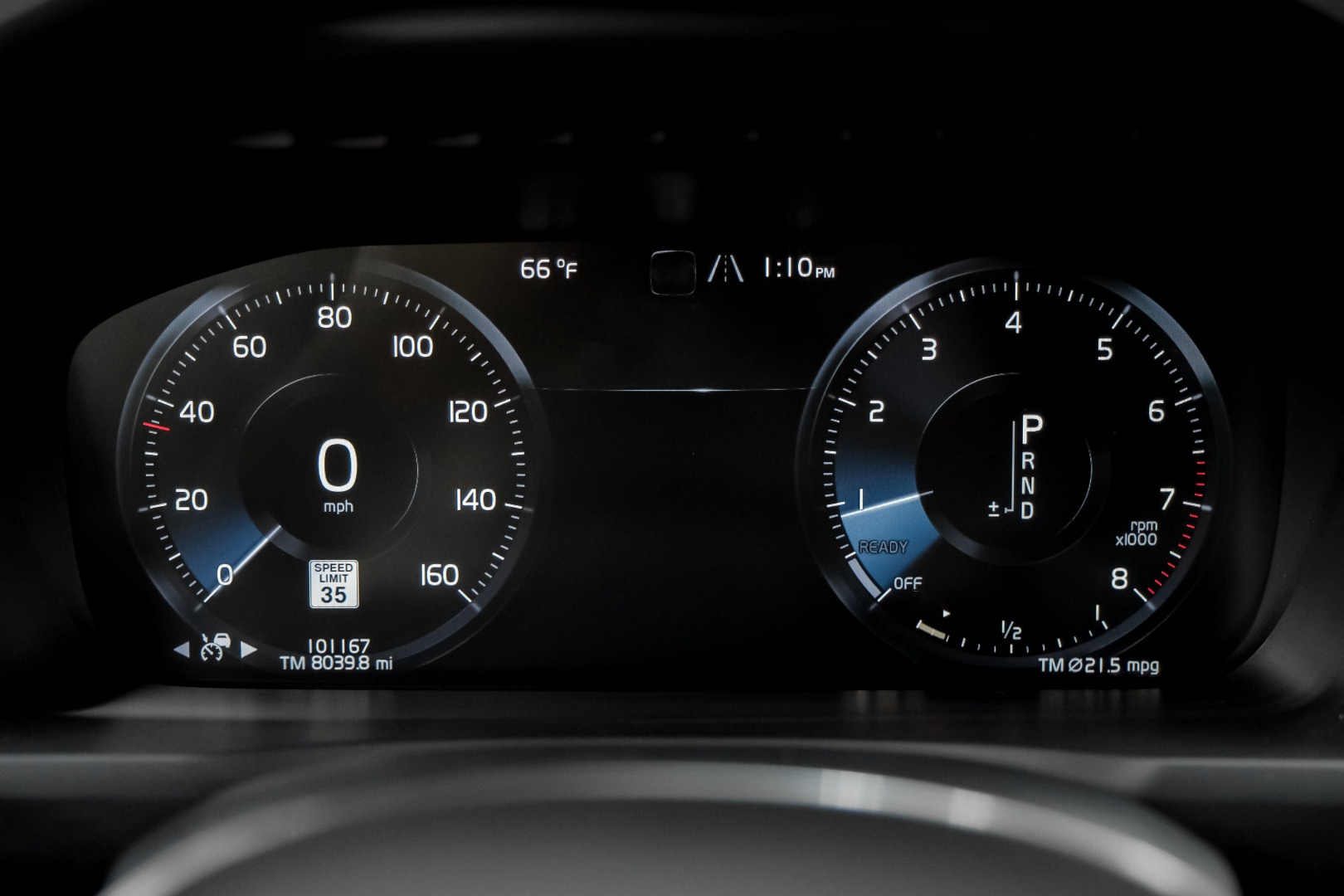 2018 Volvo XC90 T5 FWD 7-Passenger Momentum 26