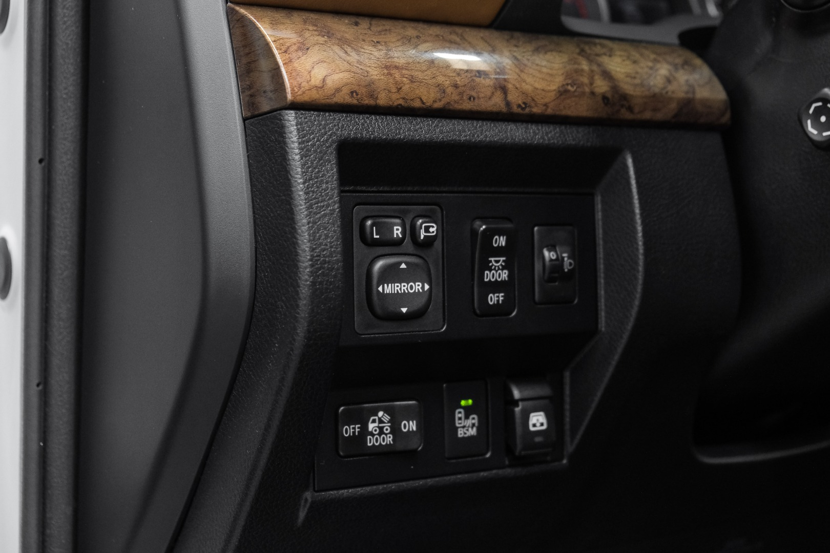 2017 Toyota Tundra 2WD 1794 Edition CrewMax 5.5 Bed 5.7L FFV 31