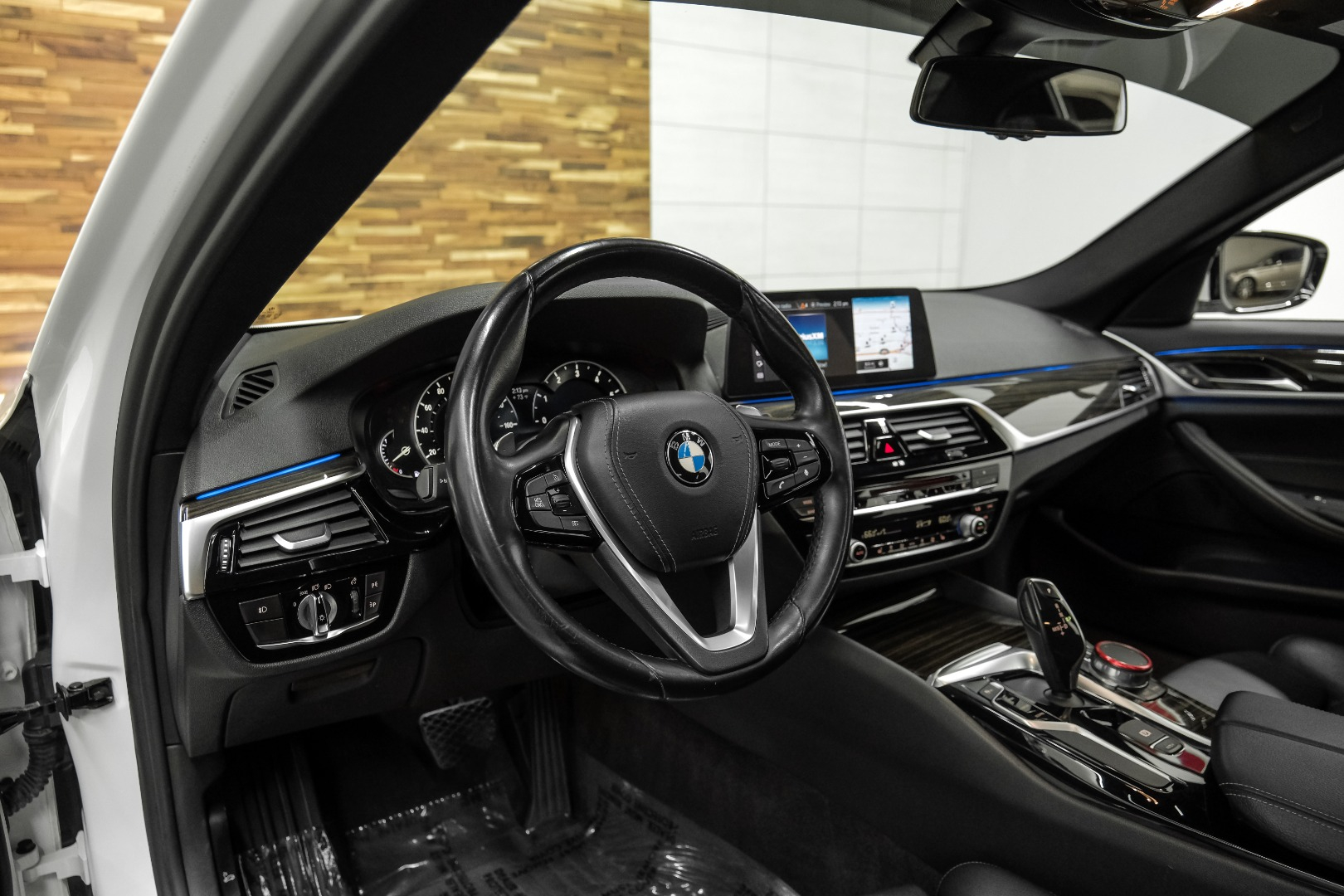 2017 BMW 5-Series 530i Sedan 3