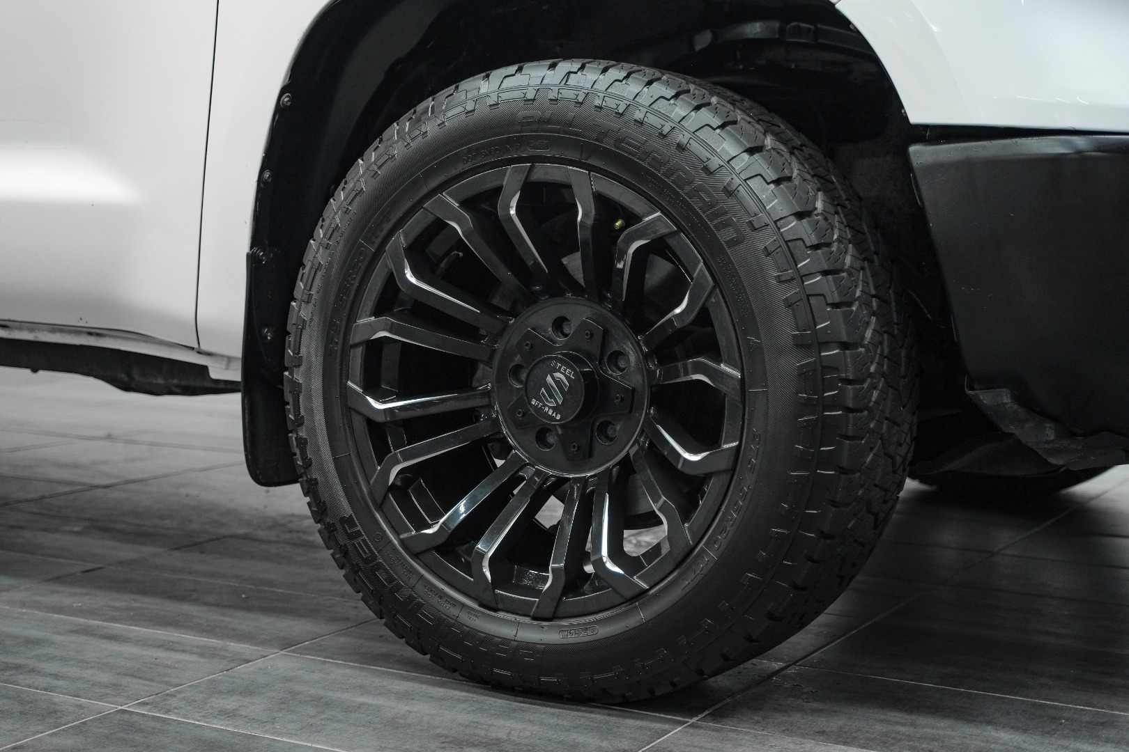2014 Toyota Tundra 4WD Truck CrewMax 5.7L FFV V8 6-Spd AT SR5 57