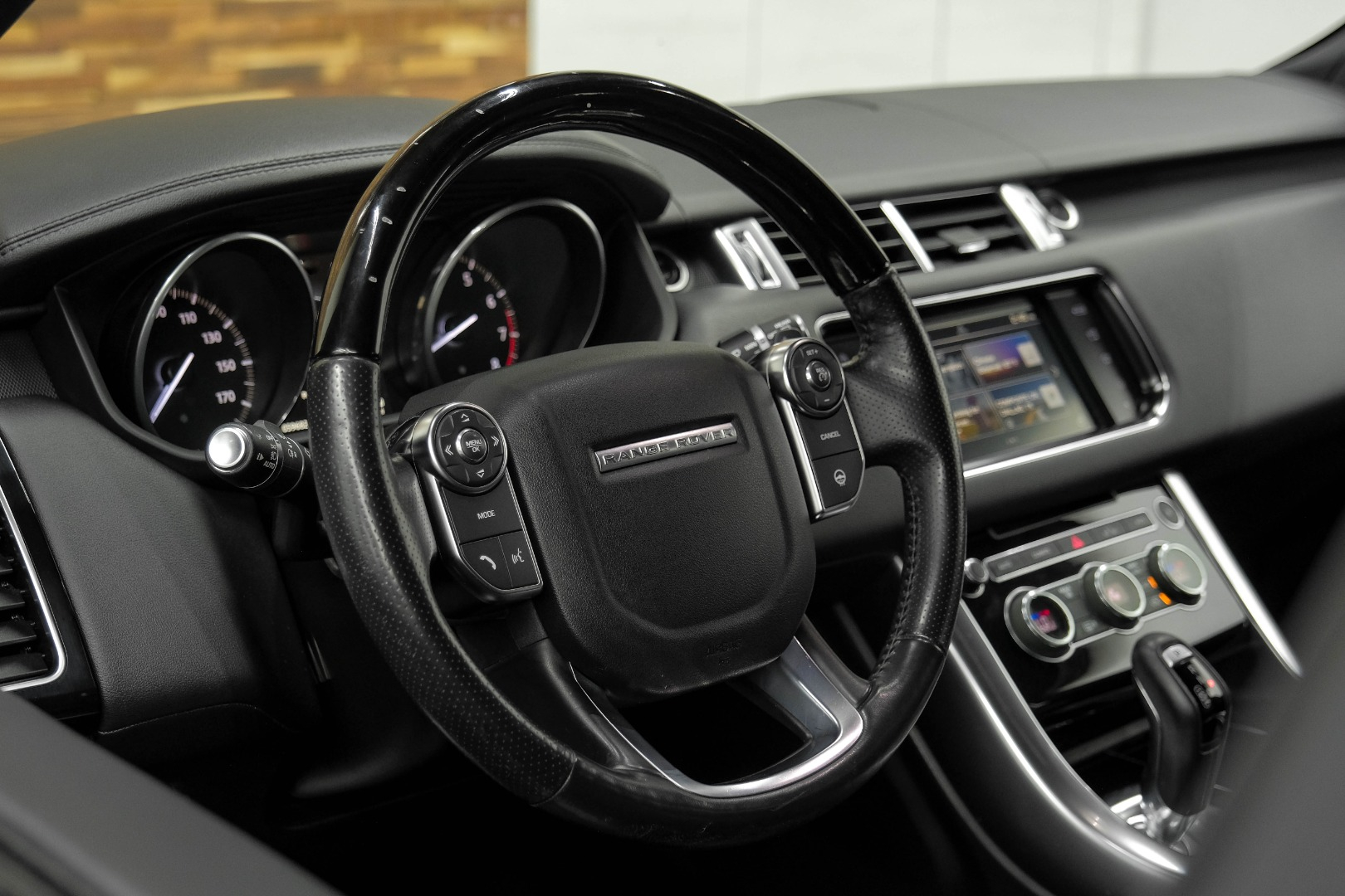 2016 Land Rover Range Rover Sport 4WD 4dr V8 Dynamic 18