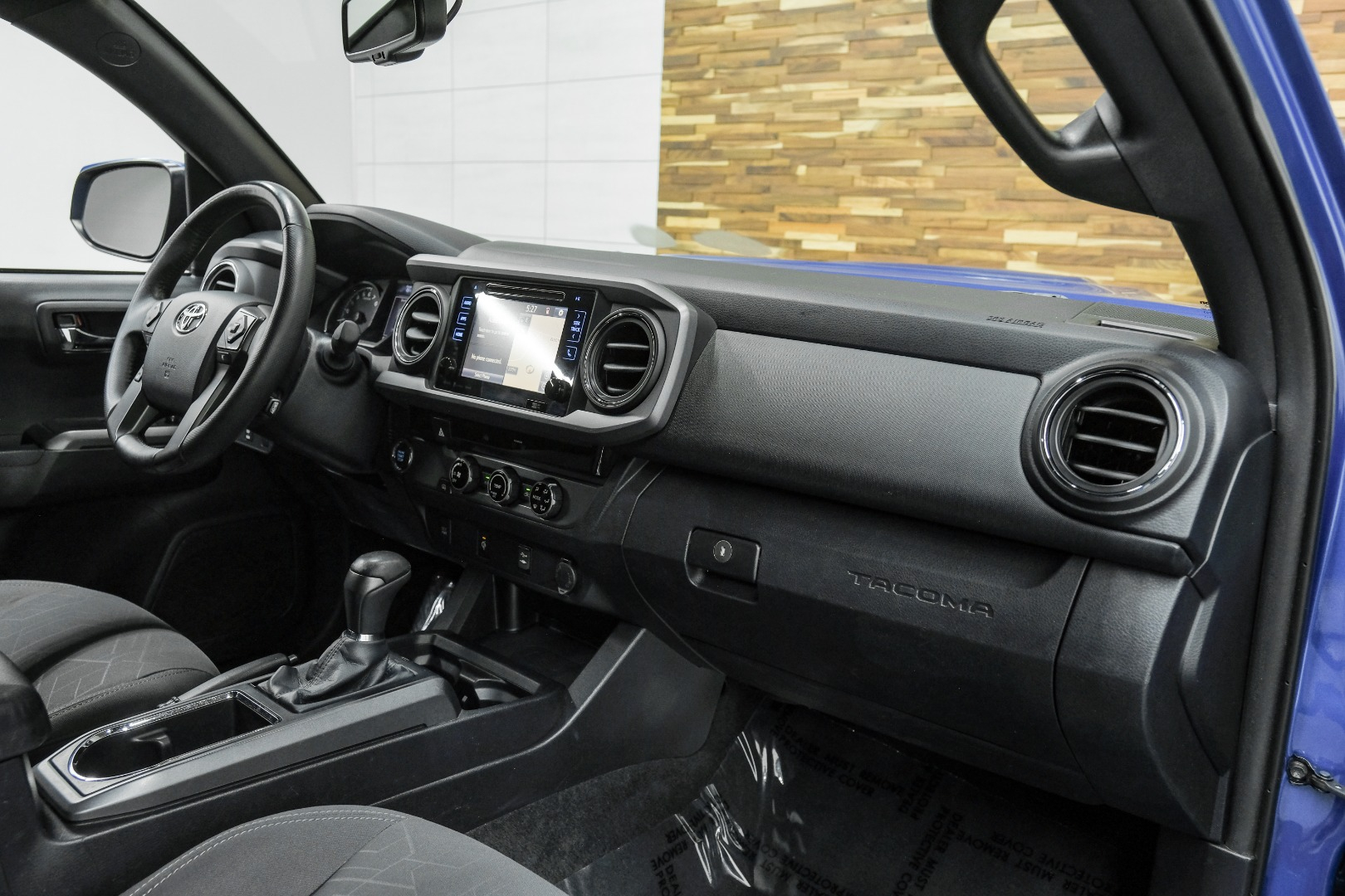 2016 Toyota Tacoma 2WD Access Cab V6 AT TRD Sport 11
