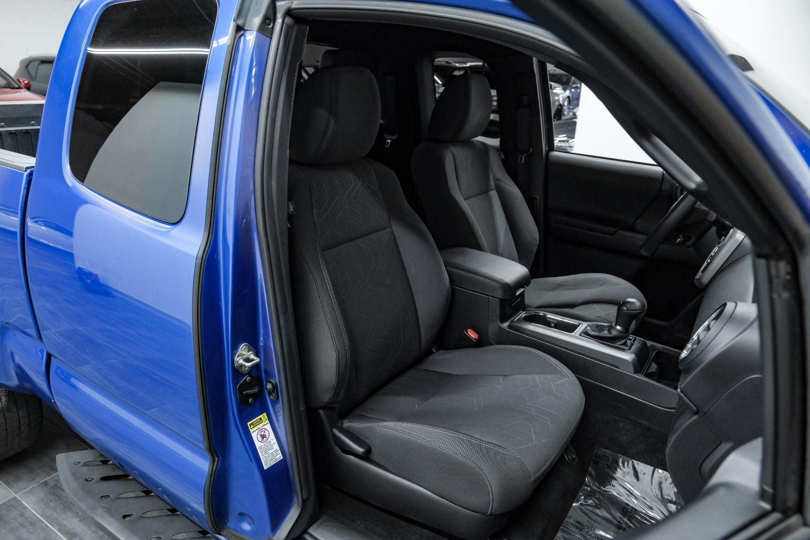 2016 Toyota Tacoma 2WD Access Cab V6 AT TRD Sport 25