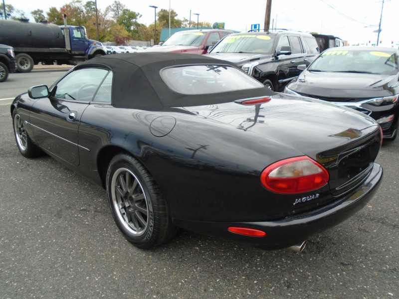 Jaguar XK8 1999 price $7,499