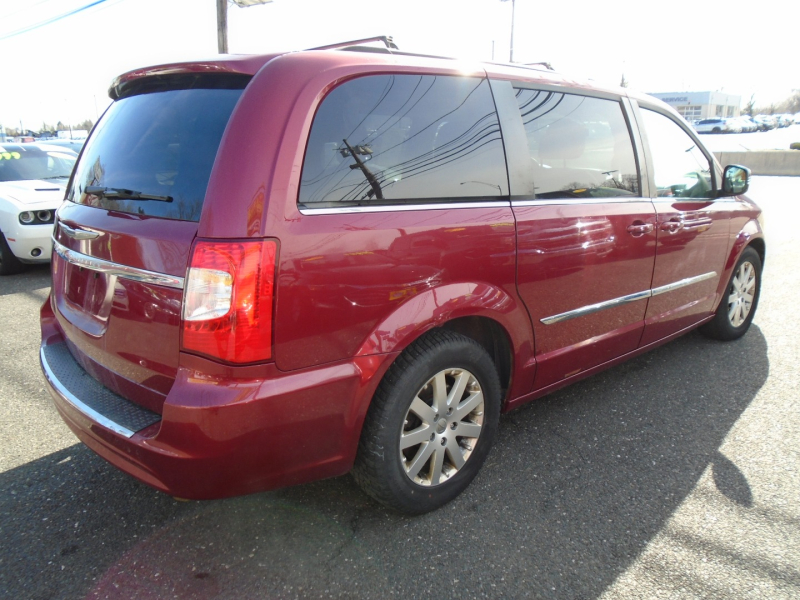 Chrysler Town & Country 2015 price $9,999