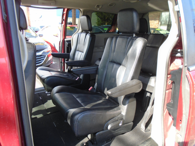 Chrysler Town & Country 2015 price $9,999