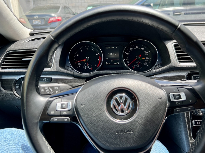 Volkswagen Passat 2018 price $17,995