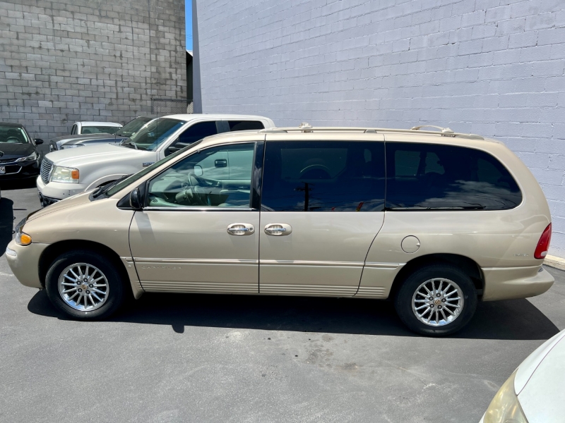 Chrysler Town & Country 1999 price $3,995