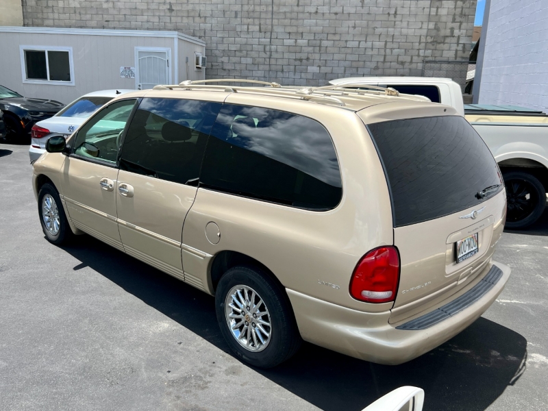 Chrysler Town & Country 1999 price $3,995