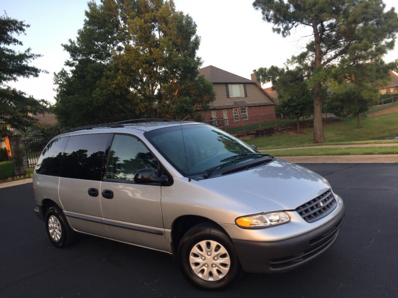 Plymouth Voyager 2000 price $3,999