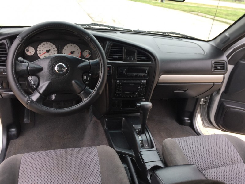 Nissan Pathfinder 2004 price $4,999