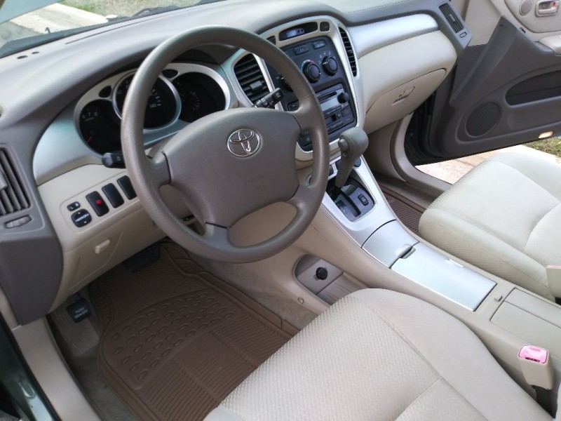 Toyota Highlander 2005 price $6,999
