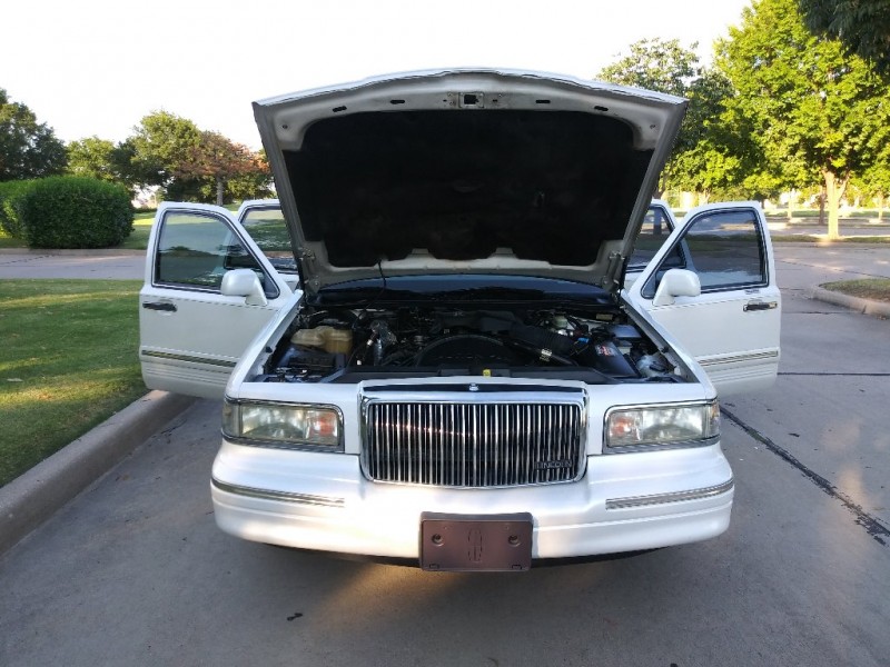 Lincoln Town Car 1996 price $3,999