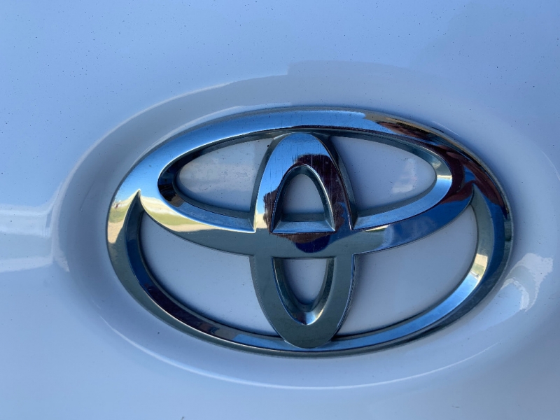 Toyota Sienna 2011 price $13,999