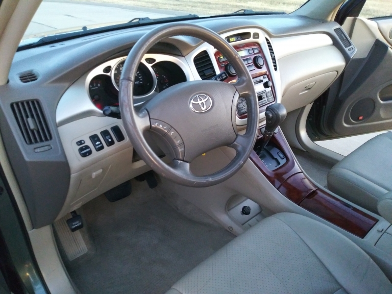 Toyota Highlander 2004 price $5,999