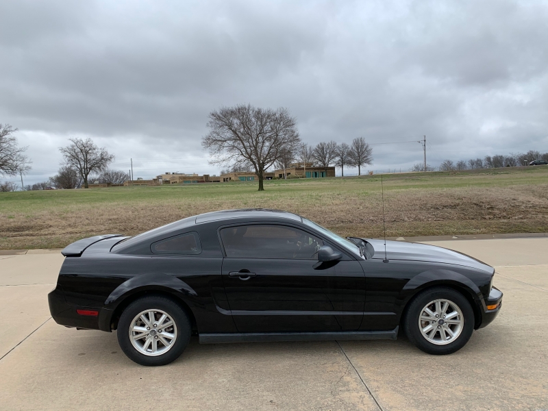 Ford Mustang 2007 price $5,499