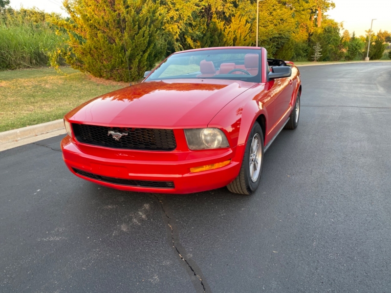 Ford Mustang 2005 price $10,999