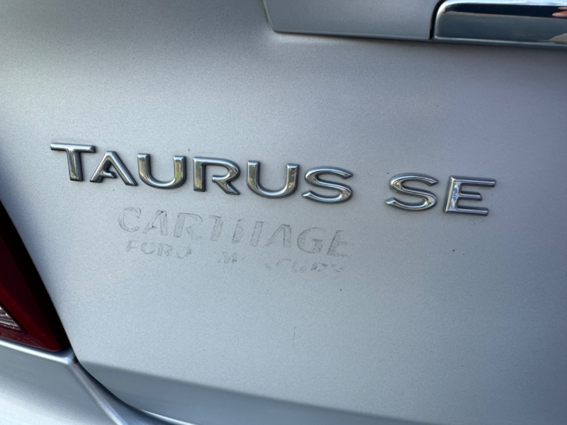 Ford Taurus 2002 price $4,999 Cash