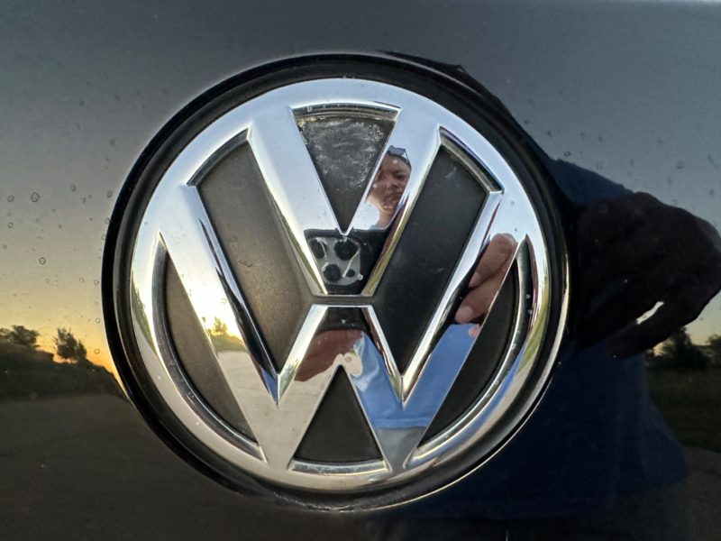 Volkswagen Passat 2015 price $8,999