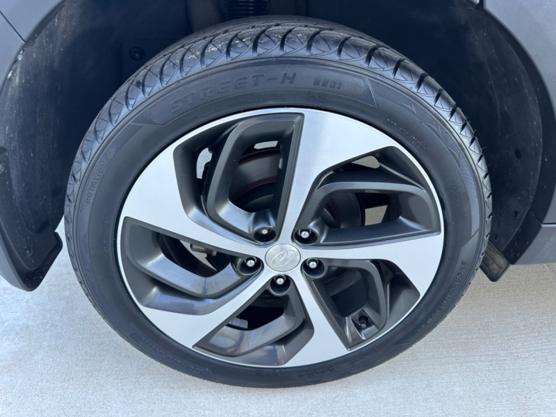 Hyundai Tucson 2016 price $13,999