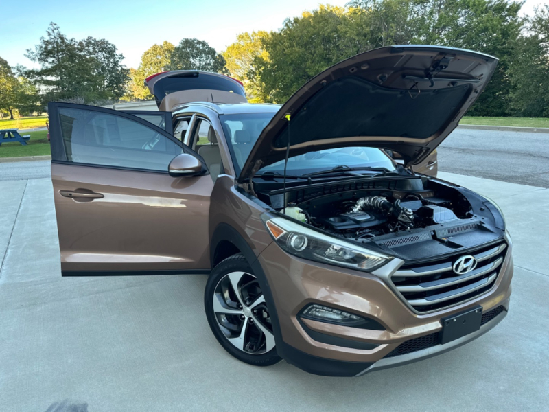 Hyundai Tucson 2016 price $13,999