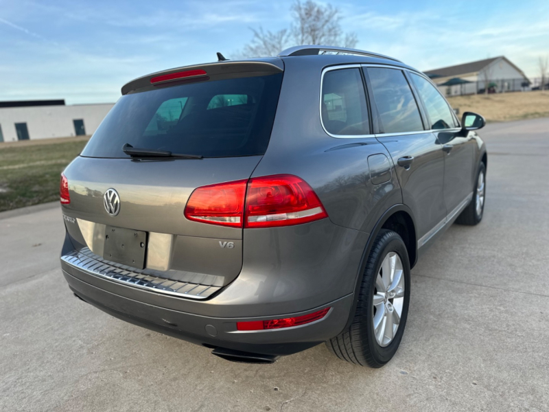 Volkswagen Touareg 2014 price $9,999
