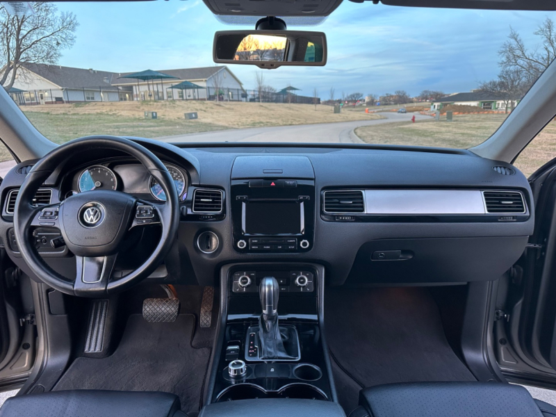 Volkswagen Touareg 2014 price $9,999